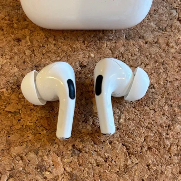 Apple AirPods Pro - Picture 4 of 6